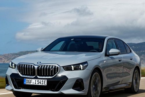 BMW đòi lại ngôi vương xe sang tại Mỹ từ tay Lexus