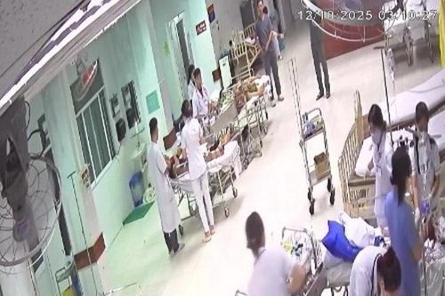 Đà Nẵng: Ôtô 7 chỗ va chạm xe đầu kéo lúc rạng sáng khiến 7 người bị thương