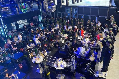 Đột xuất kiểm tra quán bar, karaoke, phát hiện 16 người dương tính với ma túy