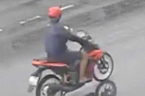 Sợ vợ la mắng do ăn chơi với bạn bè hết tiền lương, 9X đi cướp điện thoại