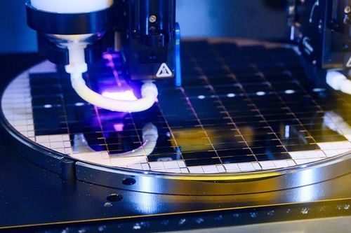 Intel vượt mặt Samsung và TSMC, tung chip 1,8nm khiến ngành bán dẫn 'chao đảo'