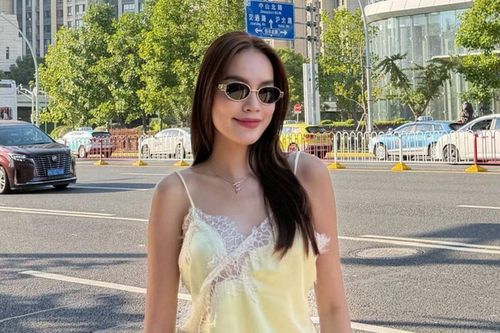 Hoa hậu Lê Hoàng Phương 'gây bão' khi diện áo ngủ 2 dây xuống phố