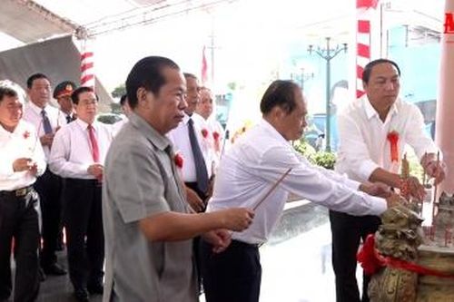 Dâng hương tưởng nhớ nữ anh hùng đất Giồng Riềng