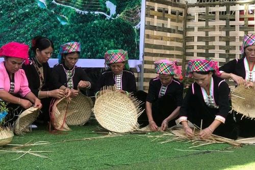Giữ gìn nghề truyền thống đan lát