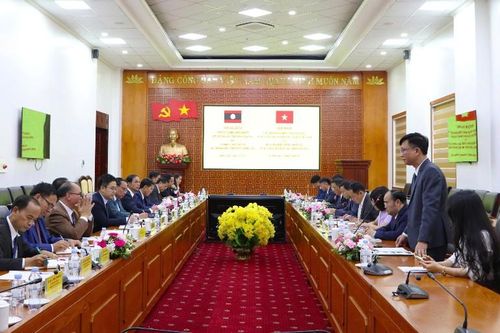 Hội đàm giữa Đoàn Đại biểu tỉnh Lai Châu (Việt Nam) và Đoàn Đại biểu tỉnh U Đôm Xay (Lào)
