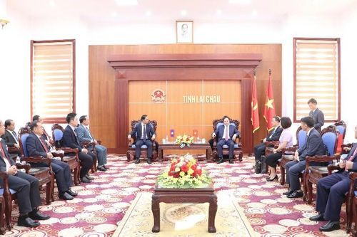 Bí thư Tỉnh ủy Lai Châu Lê Minh Ngân tiếp xã giao Đoàn Đại biểu tỉnh U Đôm Xay (Lào)