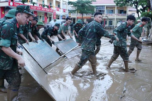 Bộ đội – Điểm tựa trong mưa lũ