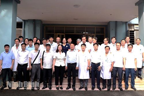 Đồng chí Bí thư Tỉnh ủy Đặng Xuân Phong đi thăm, khảo sát một số cơ sở y tế trên địa bàn tỉnh