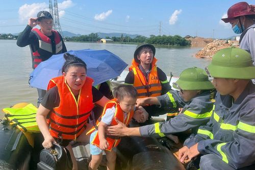 Nghĩa tình trong gian khó