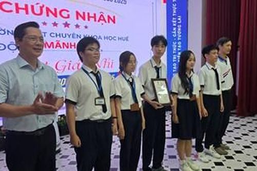 Trao giải cuộc thi Robocon HUSC 2025 và ra mắt Trung tâm STEAM AI
