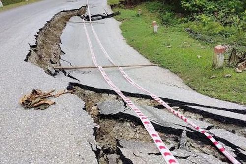 Thái Nguyên: Sạt ta luy âm, mặt đường ĐT258 sụt lún kéo dài, tiềm ẩn tai nạn giao thông