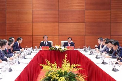 Đại hội Đảng bộ Chính phủ lần thứ I thảo luận tại tổ về các dự thảo văn kiện