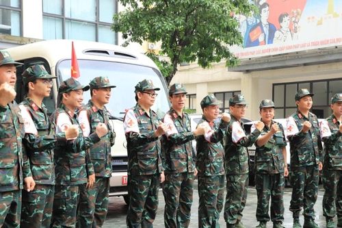 Lực lượng Quân y ra quân hỗ trợ nhân dân phòng, chống dịch bệnh sau lũ lụt