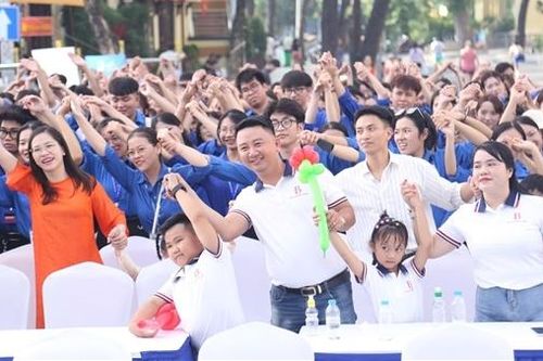Hai gia đình chiến sĩ Công an được tuyên dương 'Gia đình trẻ tiêu biểu toàn quốc 2025'