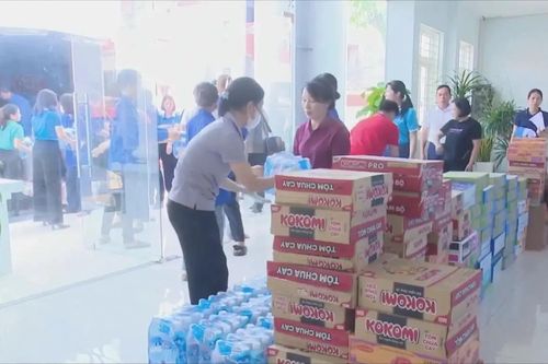 Chính quyền và người dân Đa Phúc chung tay vượt lũ