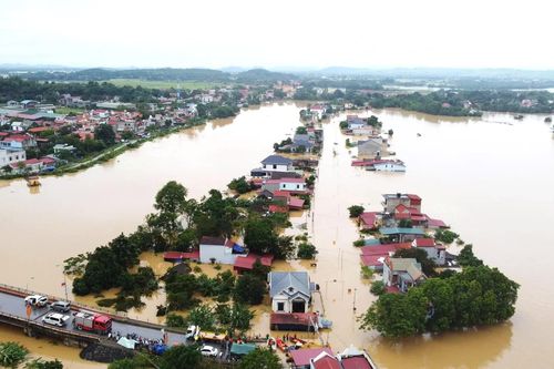 Vẫn còn hơn 7000 ngôi nhà bị ngập do mưa lũ