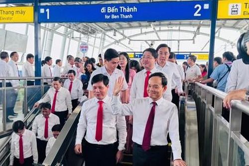 Đoàn đại biểu dự Đại hội Đảng bộ TPHCM tham quan tuyến Metro Bến Thành - Suối Tiên
