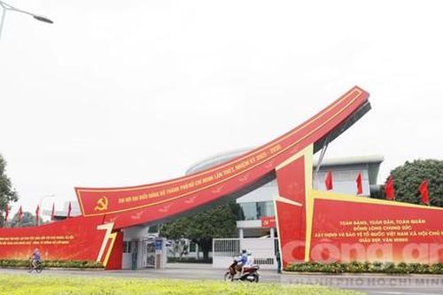 Học viện Cán bộ TPHCM rực rỡ cờ hoa, sẵn sàng cho Đại hội Đảng bộ TPHCM lần thứ nhất