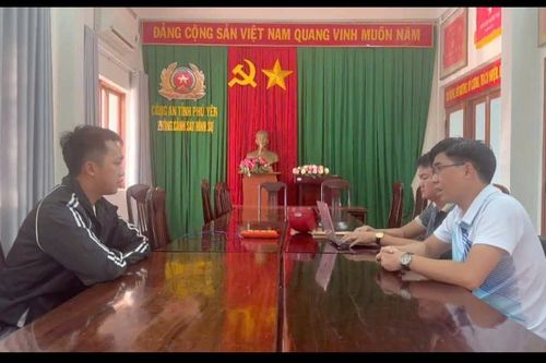 Vừa lãnh lương đã tiêu sạch, sợ vợ la, gã trai đi cướp điện thoại