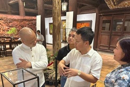 Sắc Tâm: Cuộc hội ngộ giữa mỹ thuật đương đại và tinh hoa trầm hương Việt