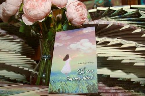 Triệu cái ôm gửi mẹ trong cuốn sách 'Để con ôm mẹ nhé!'