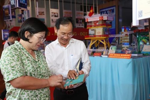 Triển lãm công nghệ và báo chí - xuất bản chào mừng Đại hội Đảng bộ TPHCM lần thứ I