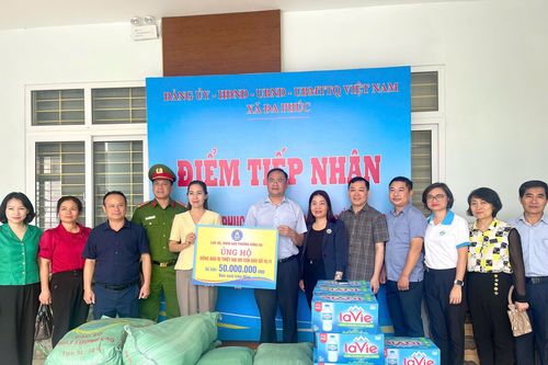 Ủng hộ người dân các xã bị ngập lụt tại Hà Nội