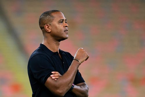 Indonesia mất bộn tiền nếu sa thải Kluivert
