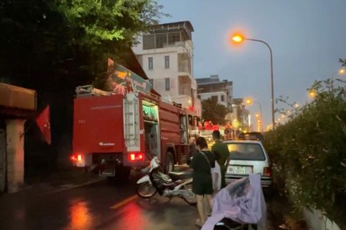 Hà Nội: 3 người thoát nạn trong vụ cháy nhà tại ngõ nhỏ ở phường Bồ Đề
