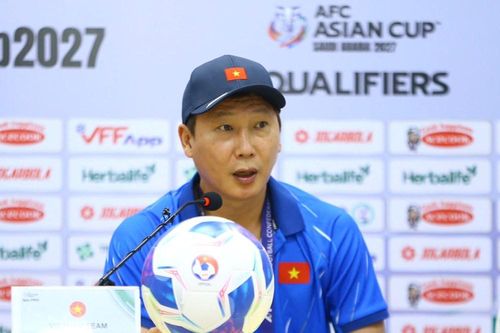 HLV Kim Sang-sik đặt mục tiêu giành trọn 3 điểm trong trận tái đấu với Nepal