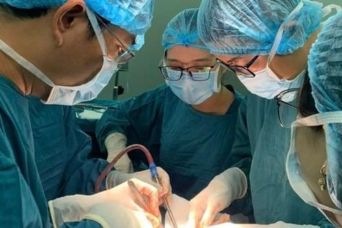 Đề xuất tăng phụ cấp cho nhân viên y tế