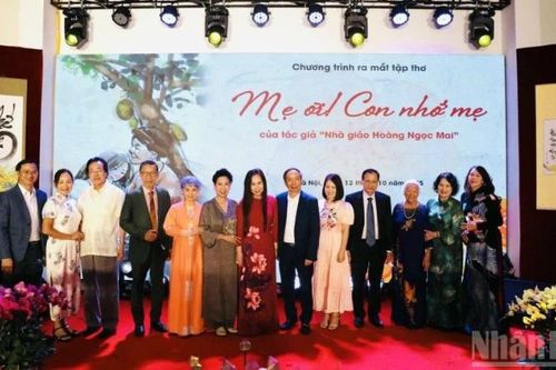 Thiêng liêng tình mẹ trong thơ nhà giáo Hoàng Thị Ngọc Mai