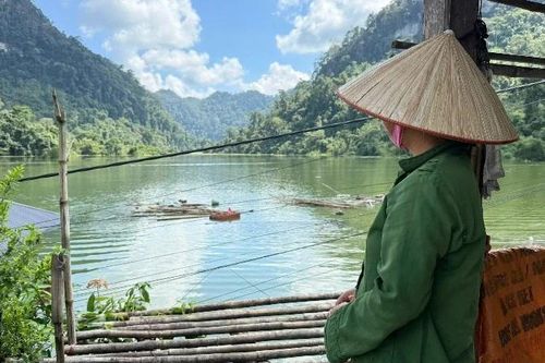 Vật lộn với nước ngập ở Kim Vân