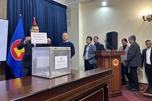 Cộng đồng người Việt tại Nga quyên góp ủng hộ đồng bào bị lũ lụt