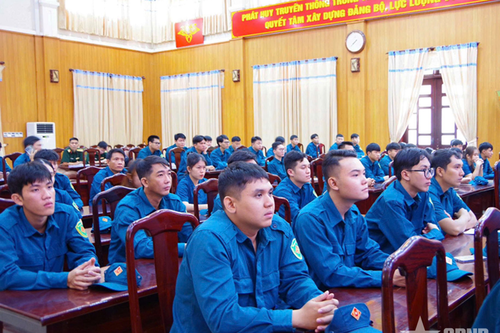 Huấn luyện bổ sung cho lực lượng dân quân thường trực