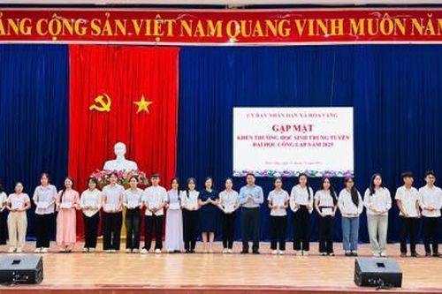 Xã Hòa Vang khen thưởng 108 em học sinh trúng tuyển vào các trường Đại học công lập năm 2025