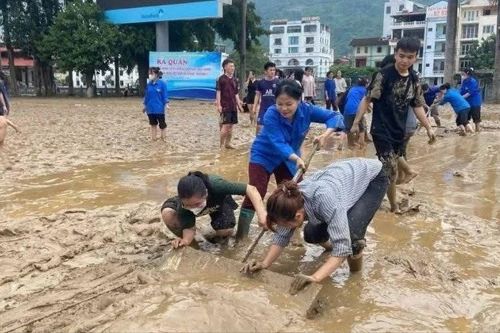 GS.TS Nguyễn Tiến Dũng: 'Cẩn thận với những mầm bệnh mỗi mùa bão qua'