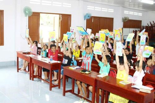 Thầy giáo trẻ gần 10 năm dạy học miễn phí cho trò nghèo
