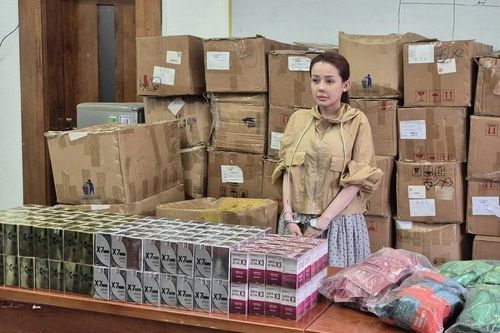 Ngân 98 cùng loạt người nổi tiếng vướng vòng lao lý vì buôn bán hàng giả