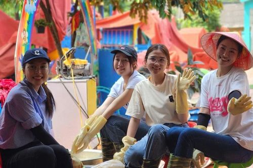 Kiều Duy cùng dàn hoa á hậu quyên góp hơn 300 triệu giúp đồng bào vượt bão lũ