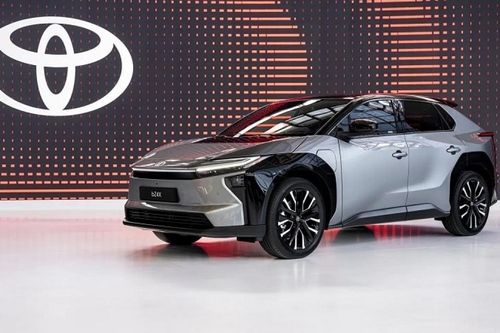 Toyota lập kỷ lục toàn cầu nhưng hụt hơi tại quê nhà