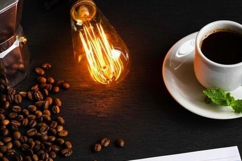 Thêm bột nghệ, quế, hạn chế đường vào cà phê sáng làm tăng cường hiệu quả chống viêm, kìm hãm tốc độ lão hóa
