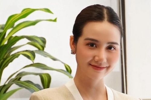 Phim 'Cách em 1 millimet': Phan Minh Huyền hóa thân vai nữ doanh nhân thành đạt, gu thời trang tối giản, mái tóc sang trọng