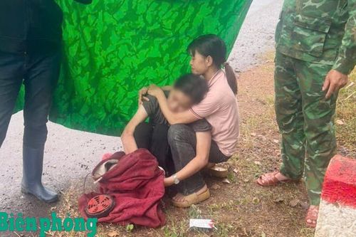 Tìm thấy người phụ nữ đi lạc trong rừng trong tình trạng hoảng loạn