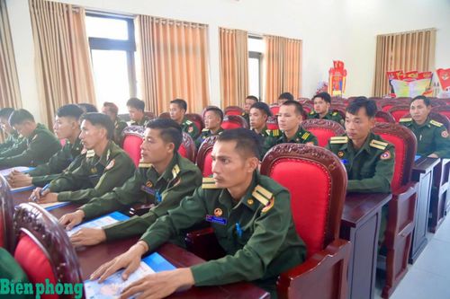 Tập huấn công tác quản lý, bảo vệ biên giới cho cán bộ BĐBP Lào