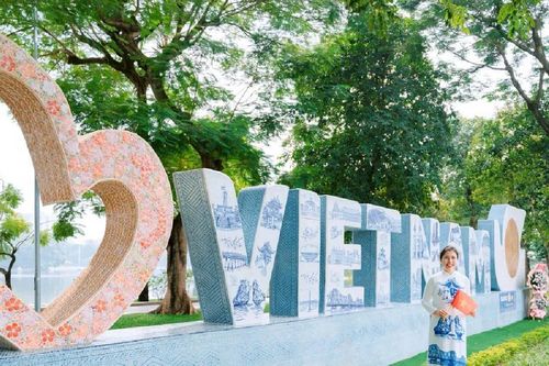 Biểu tượng 'Trái tim Tình yêu Việt Nam' chính thức ra mắt tại Công viên Thống Nhất