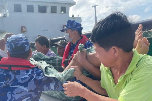 Bộ Tư lệnh Vùng Cảnh sát biển 1 hỗ trợ cấp cứu thủy thủ tàu hàng bị đột quỵ trên biển
