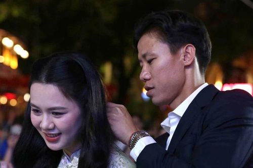 Cầu thủ Quế Ngọc Hải tặng vợ món quà đặc biệt