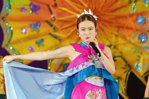 Hoàng Thùy Linh trình diễn 'See tình' khiến Hoàng thành Thăng Long bùng nổ