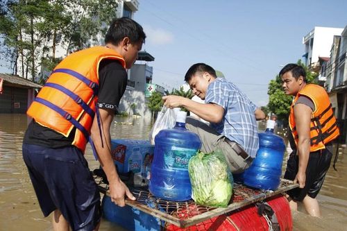 Vẫn còn hơn 12.000 nhà bị ngập do mưa lũ